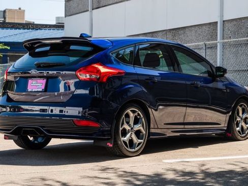 Used 2016 Ford Focus ST FWD image 9