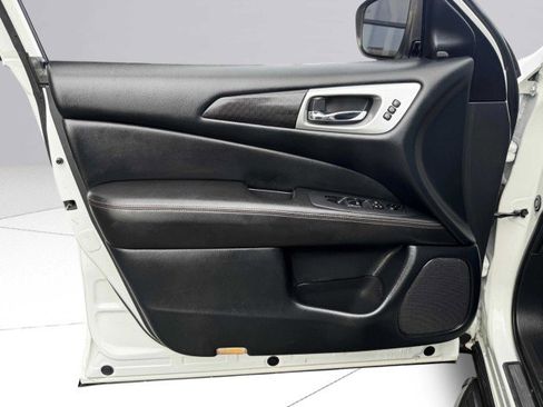 Used 2020 Nissan Pathfinder SL image 21