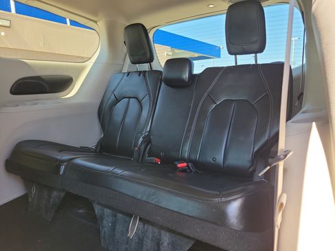 Used 2021 Chrysler Voyager Lxi FWD image 10