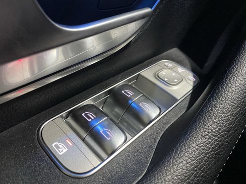 Used 2025 Mercedes-Benz GLE 350 4MATIC image 9