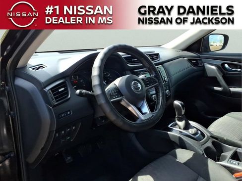 Used 2020 Nissan Rogue SV FWD image 11