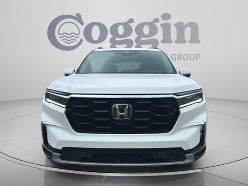 Used 2025 Honda Pilot Touring image 8