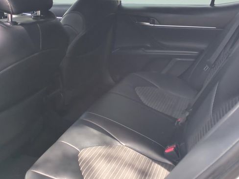 Used 2020 Toyota Camry SE image 12
