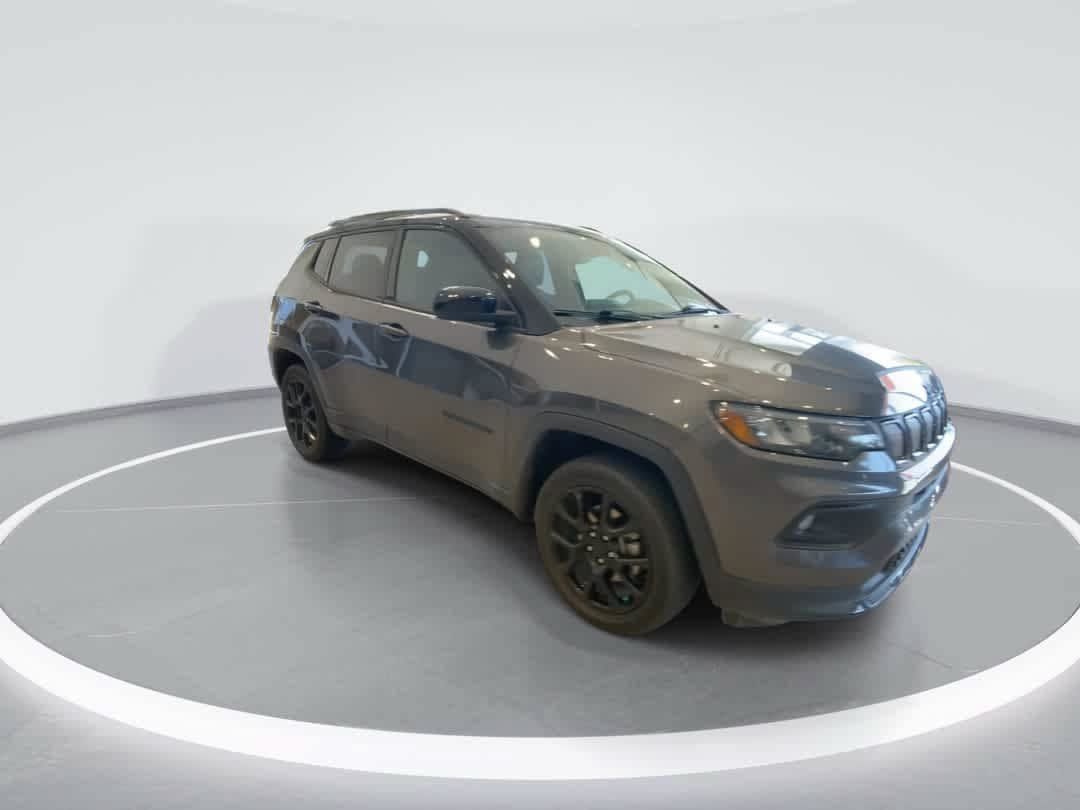 Used 2022 Jeep Compass Latitude AWD/4WD image 2
