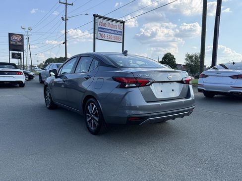 Used 2021 Nissan Versa SV FWD image 4