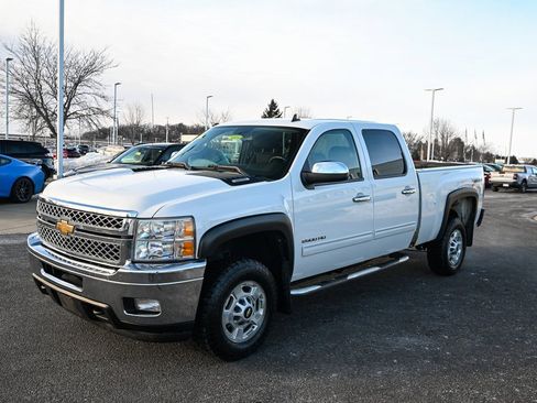 Used 2011 Chevrolet Silverado 2500 LT w/ Interior Plus Package image 9