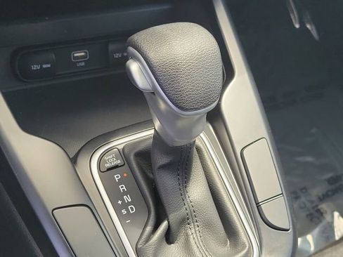 Used 2025 Kia Soul LX w/ LX Technology Package FWD image 28