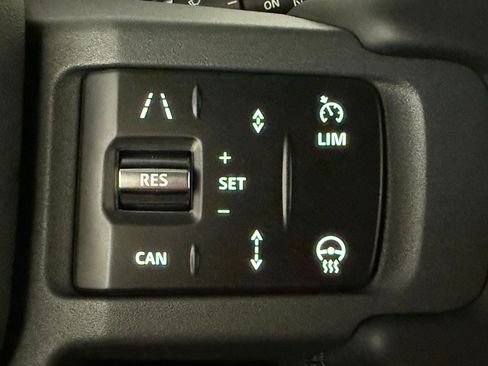 Used 2026 Land Rover Defender 110 X-Dynamic SE AWD/4WD image 33