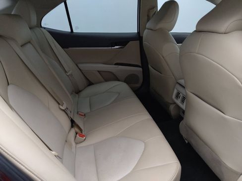 Used 2020 Toyota Camry XLE image 19