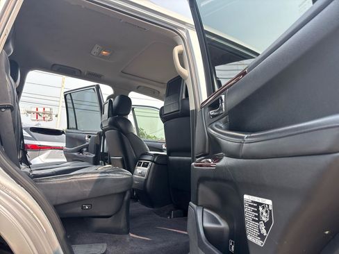 Used 2013 Lexus LX 570 4WD w/ Luxury Pkg w/Pre-crash image 13