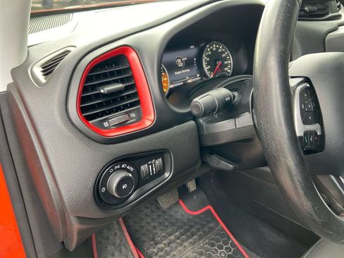 Used 2016 Jeep Renegade Trailhawk AWD/4WD image 16