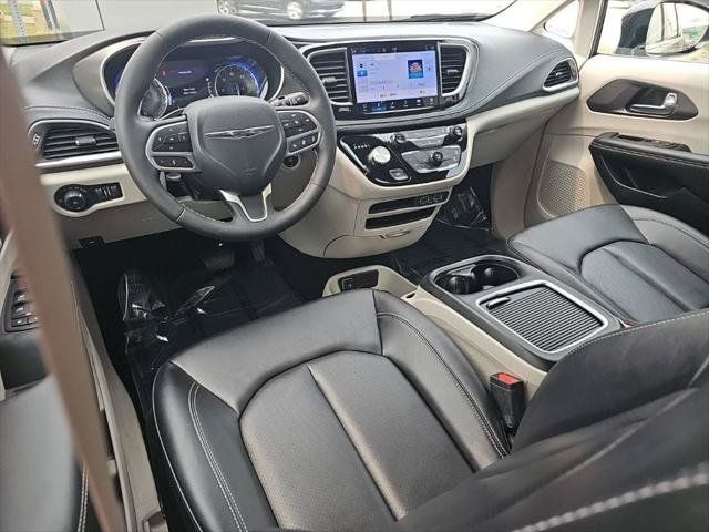 Certified 2024 Chrysler Pacifica Touring-L FWD image 19