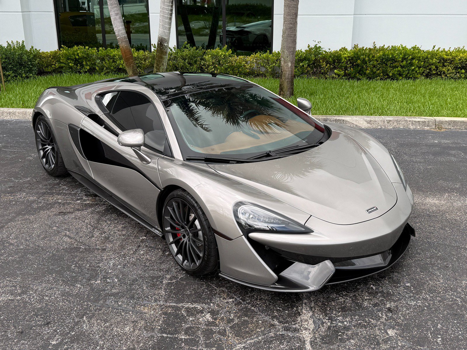 Used 2017 McLaren 570GT RWD image 5