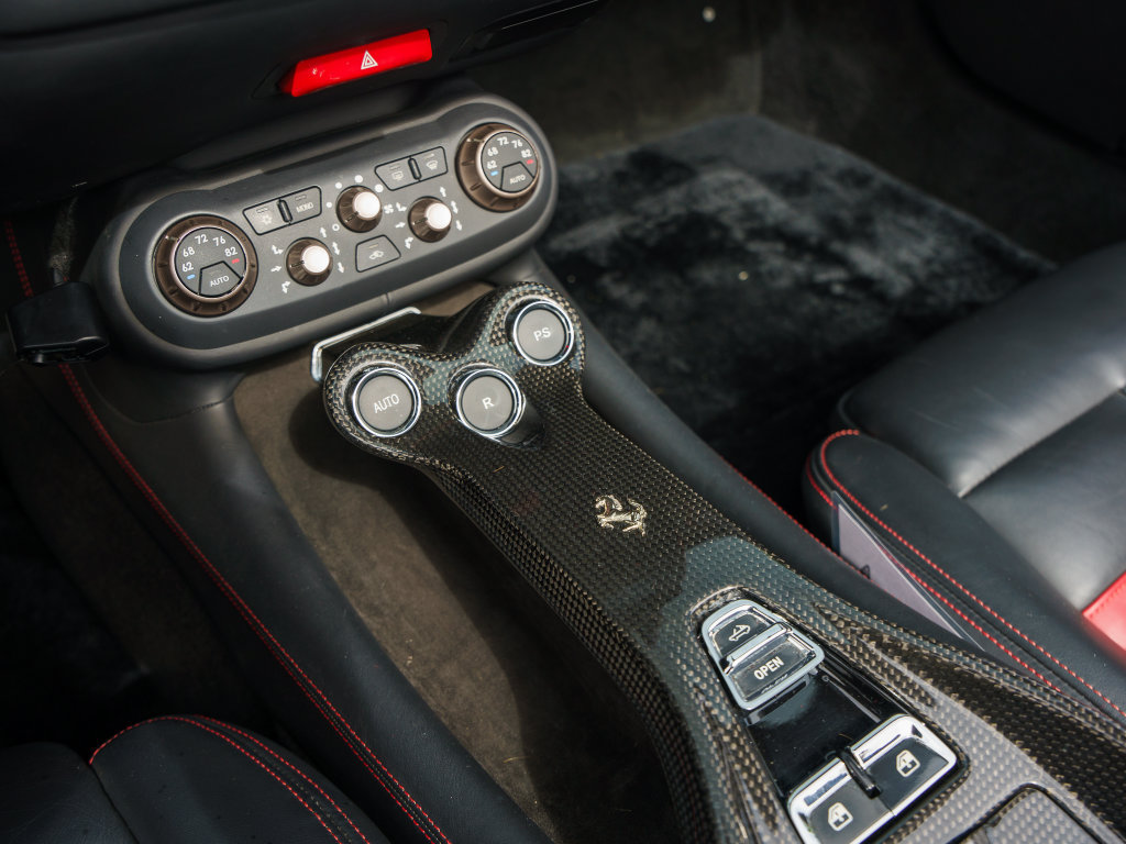 Used 2010 Ferrari California RWD image 17