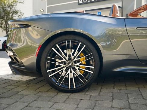 Used 2023 Aston Martin DBS Volante image 30