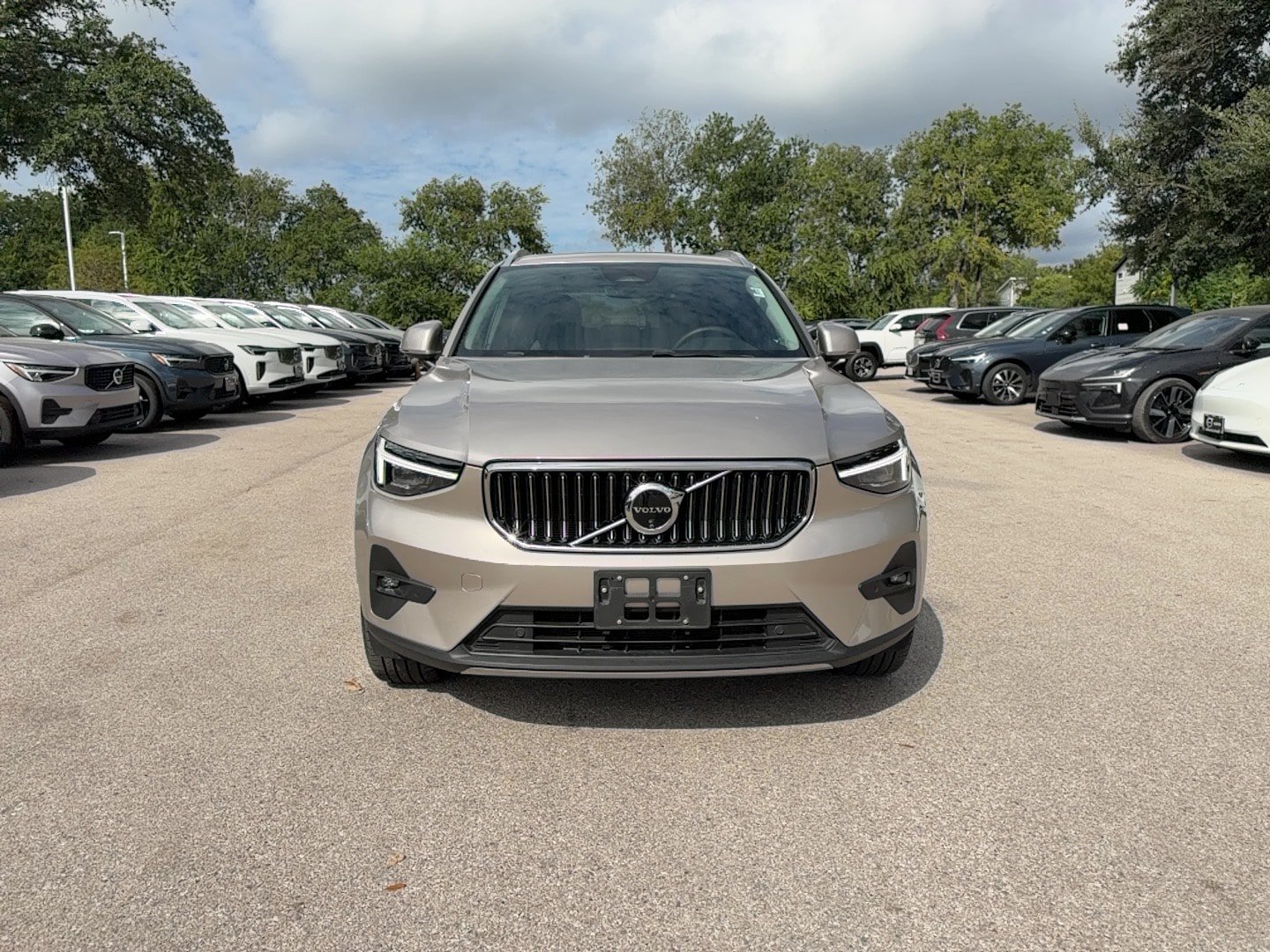 Certified 2024 Volvo XC40 B5 Plus AWD/4WD image 6