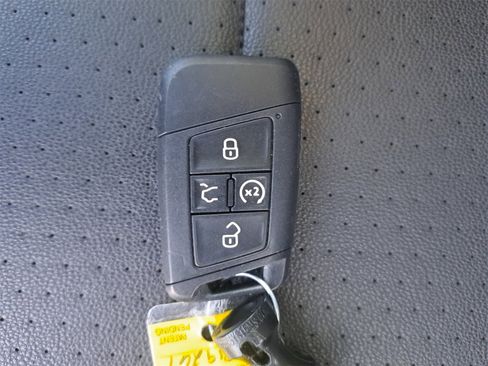 Used 2023 Volkswagen Jetta SE w/ Panoramic Sunroof Package image 37