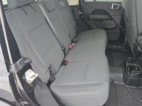 Used 2024 Jeep Wrangler Sahara image 28