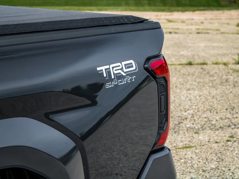 Used 2024 Toyota Tacoma TRD Sport w/ TRD Sport Premium Package AWD/4WD image 12