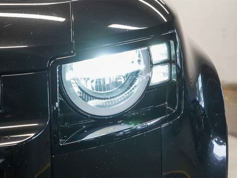 Used 2023 Land Rover Defender 90 S image 7