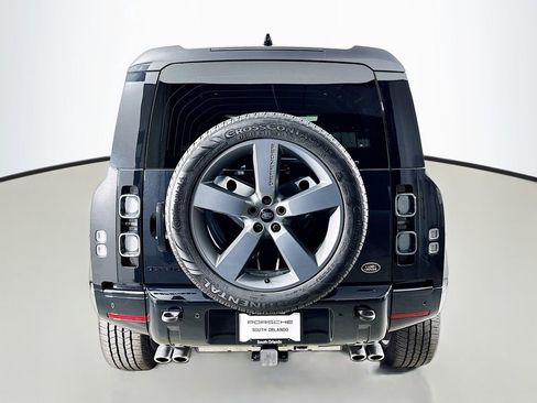 Used 2023 Land Rover Defender 110 V8 image 10