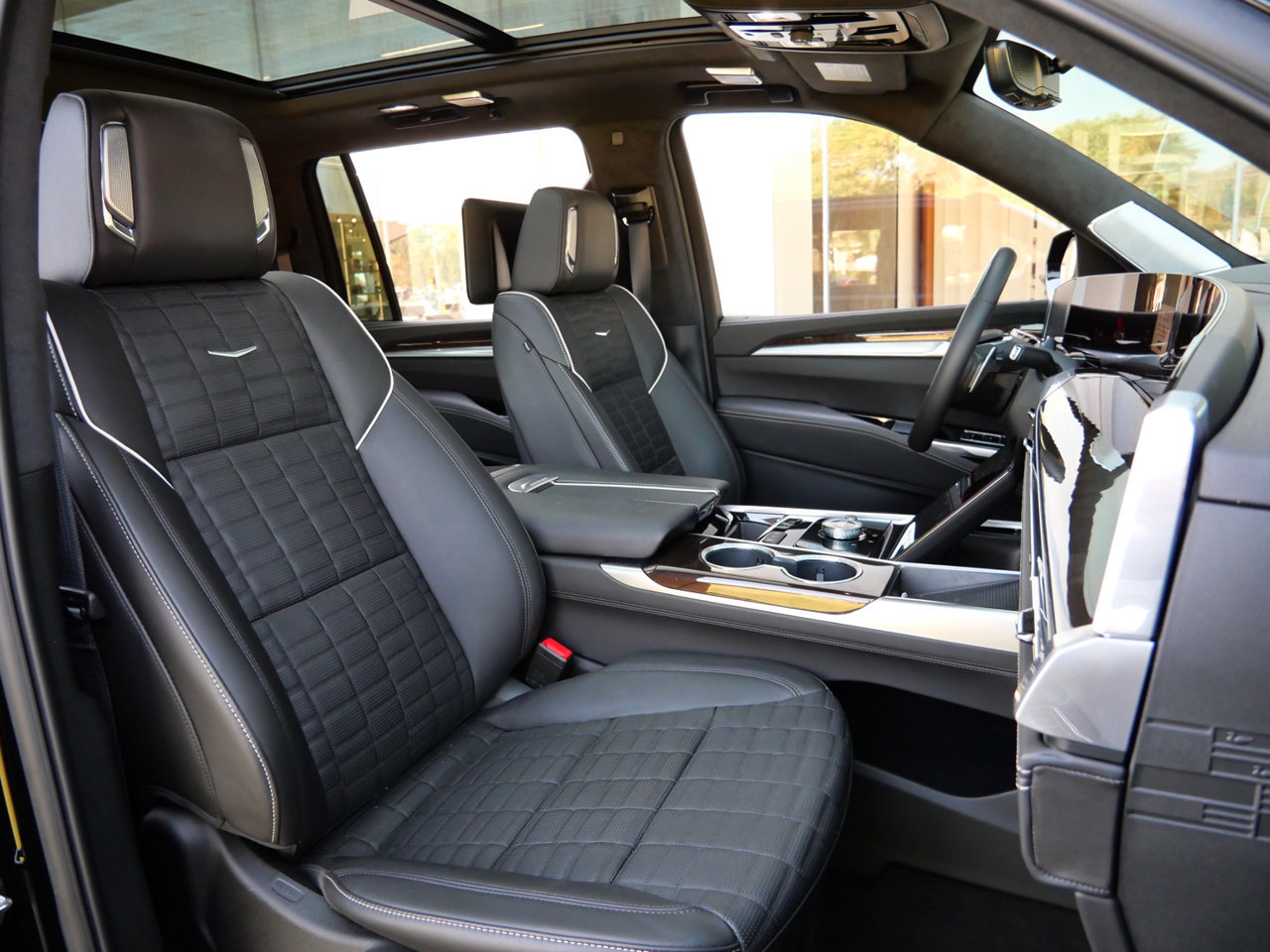 Used 2026 Cadillac Escalade ESV Platinum Sport w/ LPO, ONYX Package AWD/4WD image 26