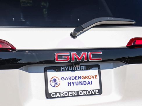 Used 2023 GMC Acadia SLT w/ Elevation Edition FWD image 10