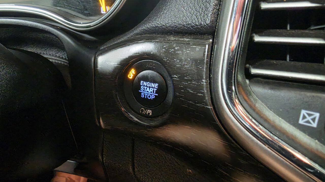 Used 2018 Jeep Grand Cherokee Altitude AWD/4WD image 27
