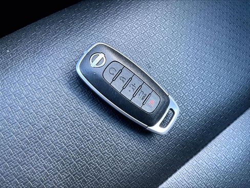 Used 2023 Nissan Rogue SV w/ SV Premium B Package image 30