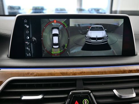 Used 2016 BMW 750i xDrive image 25