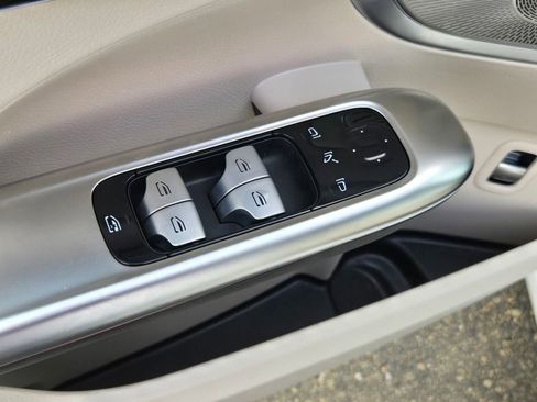Used 2023 Mercedes-Benz C 300 Sedan image 11