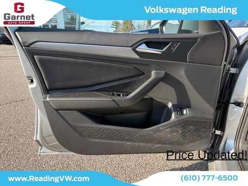 Certified 2023 Volkswagen Jetta SE FWD image 10