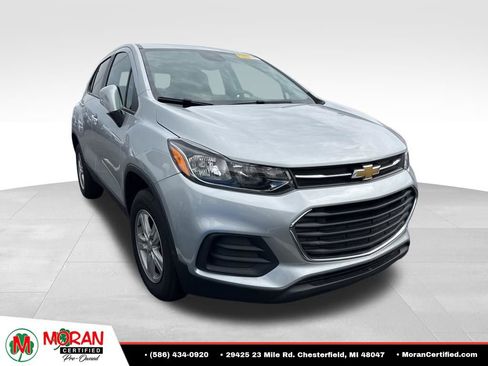 Used 2022 Chevrolet Trax LS w/ Tint and Cruise Package AWD/4WD image 4