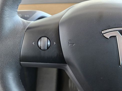 Used 2023 Tesla Model Y Long Range AWD/4WD image 28