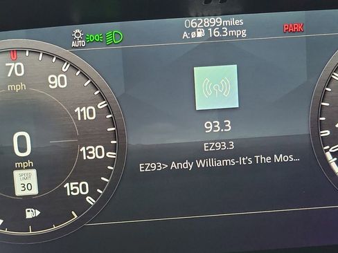 Used 2021 Land Rover Defender 110 SE image 10