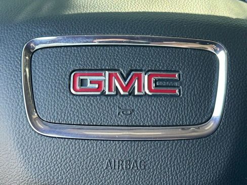 Used 2023 GMC Acadia SLT FWD image 21