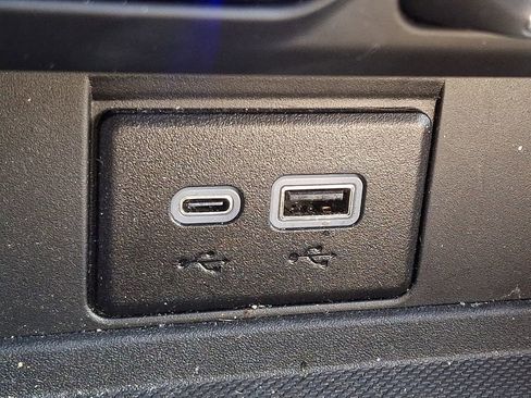 Used 2024 GMC Yukon SLT w/ SLT Premium Package image 25