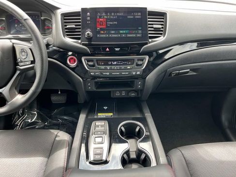 Used 2025 Honda Passport Black Edition image 17