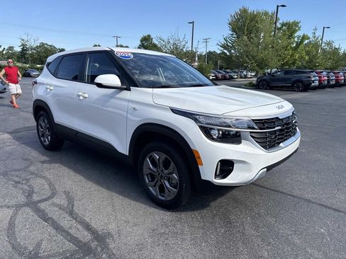 Used 2025 Kia Seltos LX AWD/4WD image 10