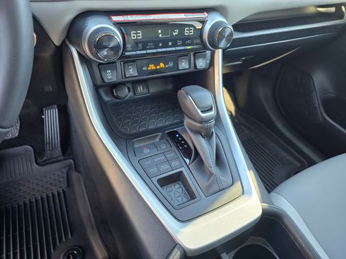 Used 2025 Toyota RAV4 XLE Premium image 31