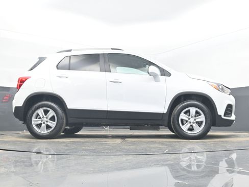 Used 2019 Chevrolet Trax LT w/ LT Convenience Package image 28