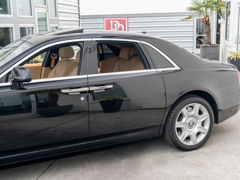 Used 2017 Rolls-Royce Ghost image 6