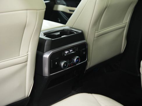 Used 2021 Ford Expedition Platinum image 25