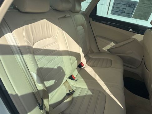 Used 2015 Volkswagen Passat TDI SEL Premium image 25