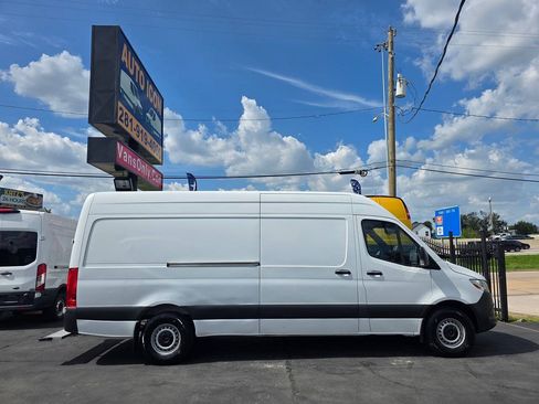 Used 2019 Mercedes-Benz Sprinter 170 image 3