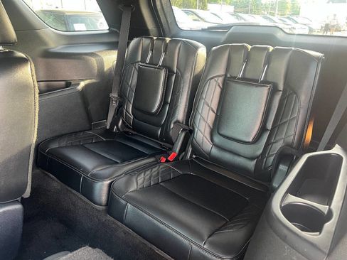 Used 2016 Ford Explorer Platinum AWD/4WD image 26