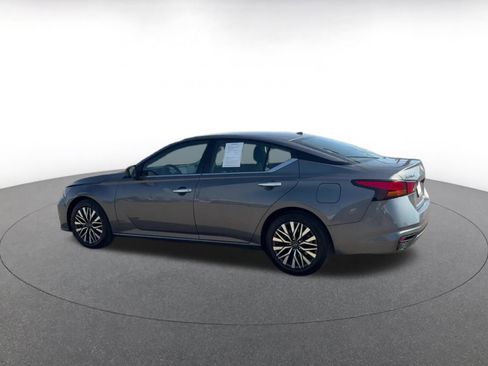 Used 2024 Nissan Altima 2.5 SV image 10