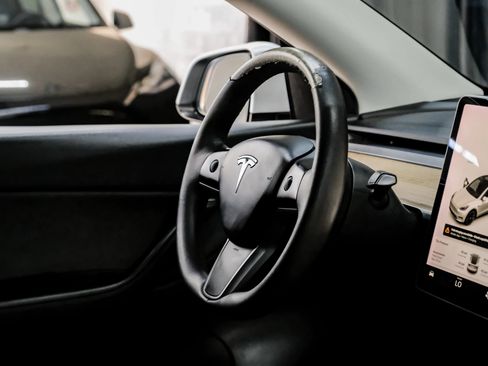 Used 2021 Tesla Model Y Long Range AWD/4WD image 16