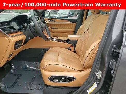 Certified 2024 Jeep Grand Cherokee Summit image 3