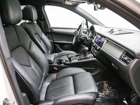 Certified 2026 Porsche Macan AWD/4WD image 53
